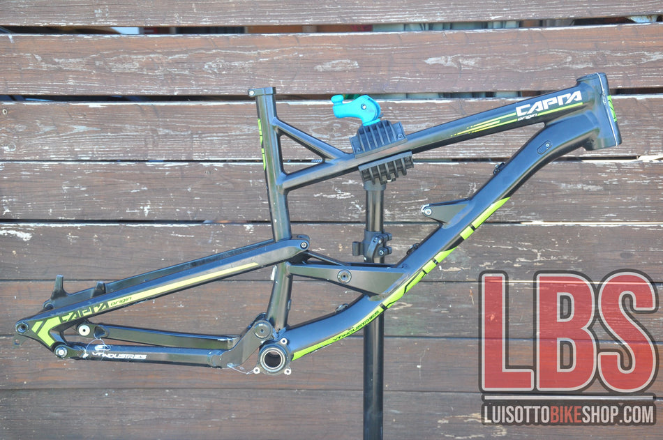 Telaio MTB YT Capra 27.5 Taglia M My 2018. Presenta segni di utilizzo.