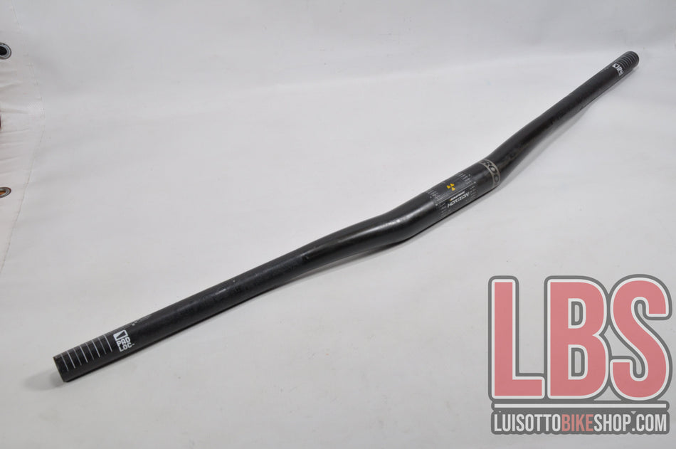 Manubrio MTB nukeproof horizon carbonio 780mm 31.8mm. A00543