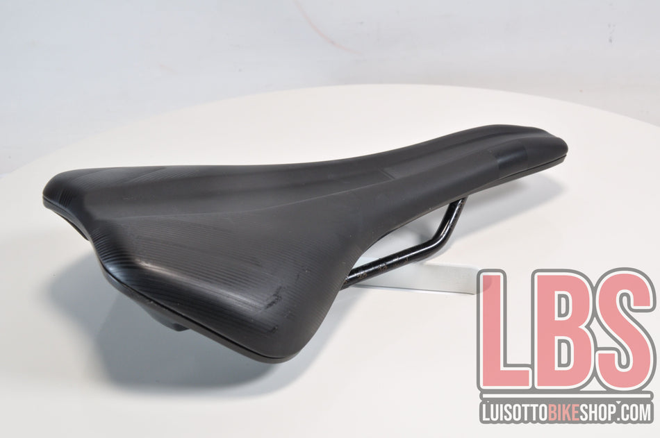 Sella BDC Gravel Prologo Akero AGX Black Rails. Larghezza 145mm. Code A00619